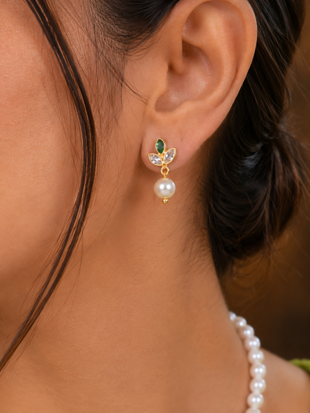Vimla Emerald Pearl Blossom Necklace Set
