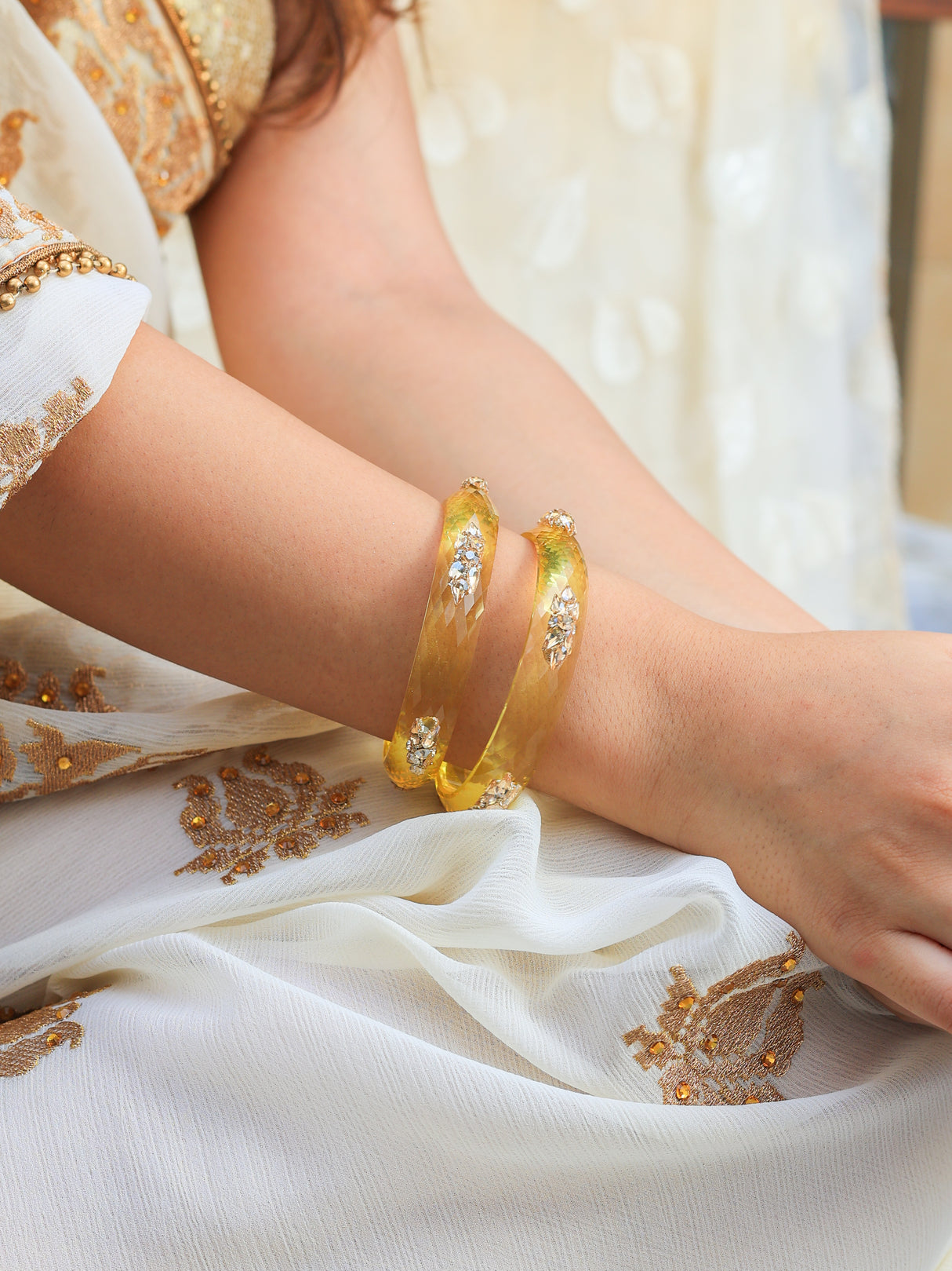 Chhavi Acrylic with Diamond Cutting And Mughal Motif Bangles