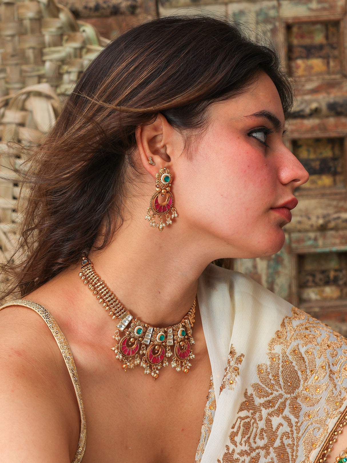 Arpan Temple necklace set in fuschia