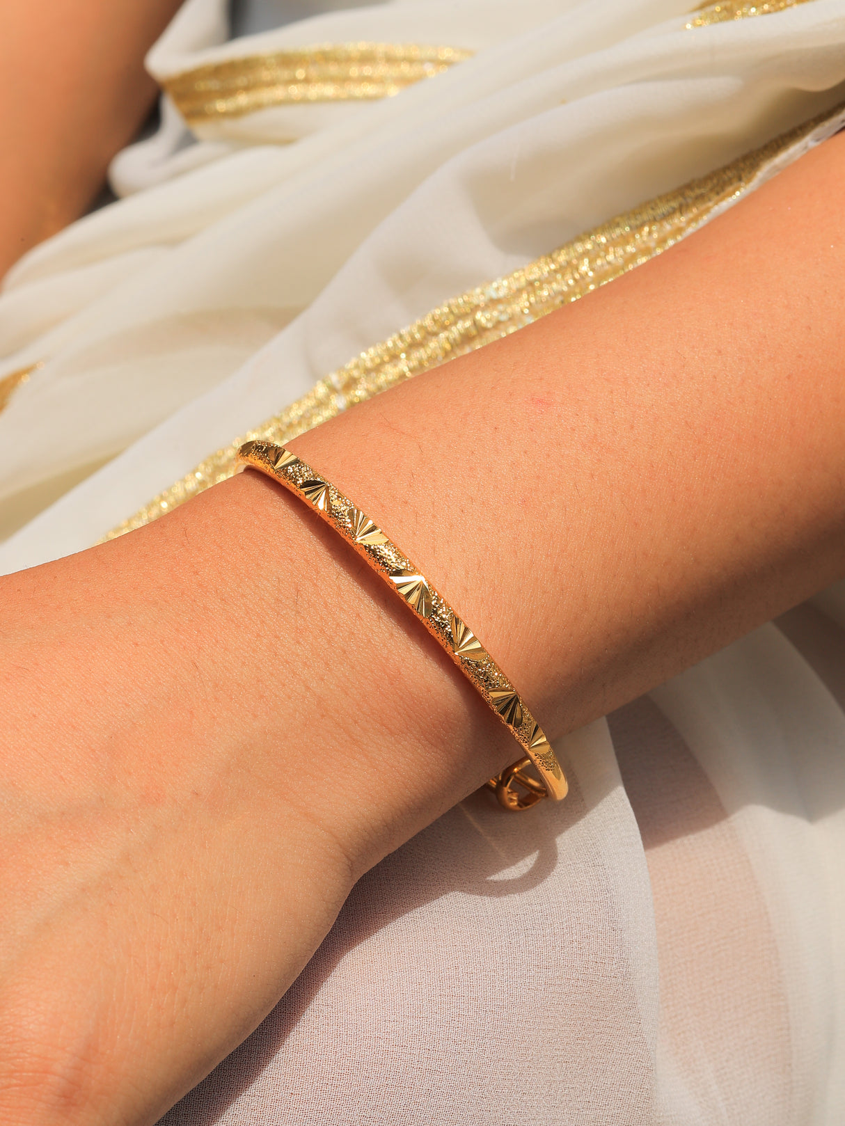 Roshni brass polished bracelet