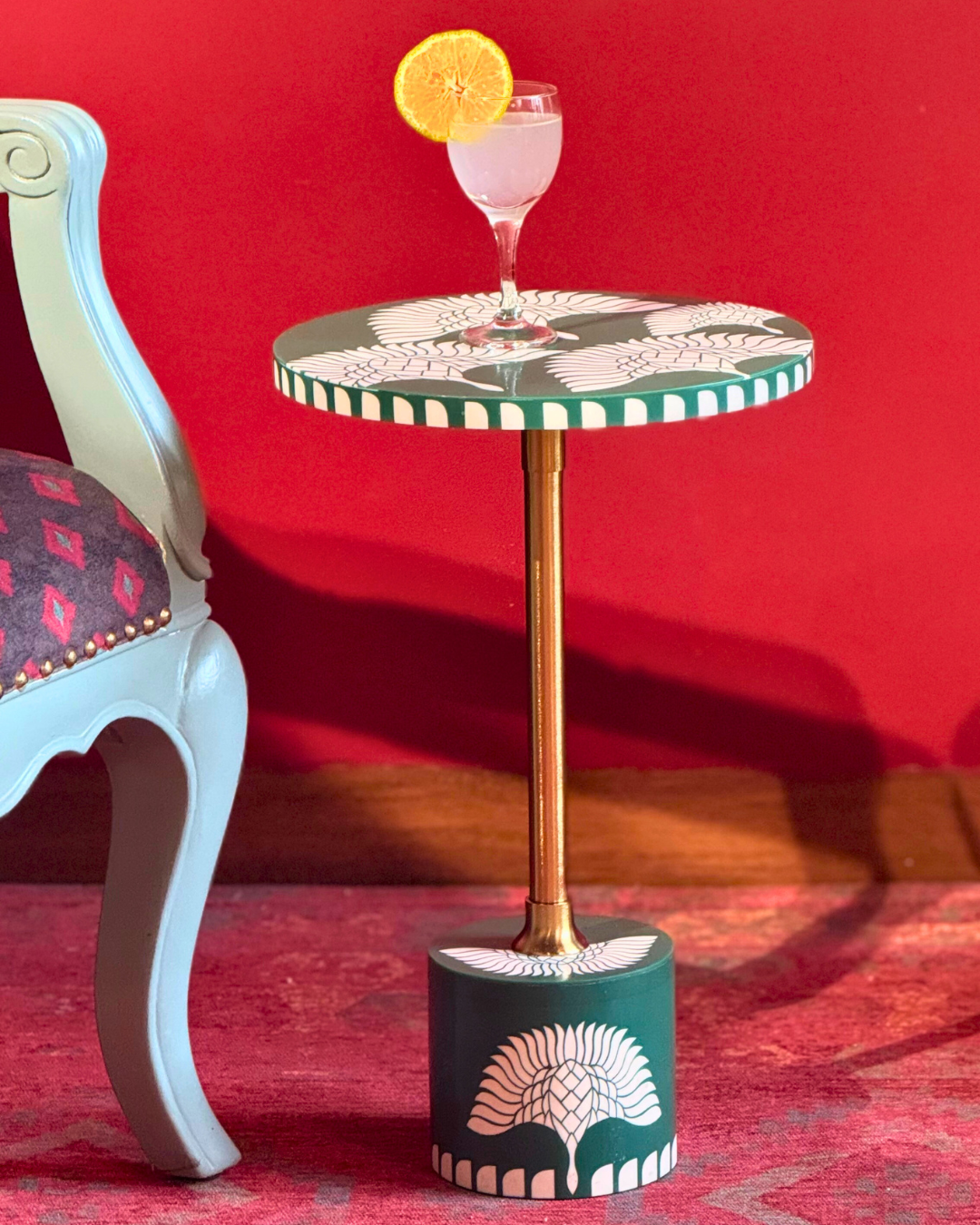 ResinRhapsody: Artisan Elegance in Liquid Luxe Tables