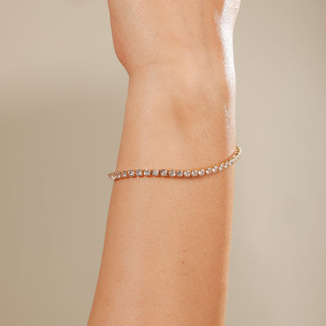 Arwa Elegant single string bracelet with crystal stones