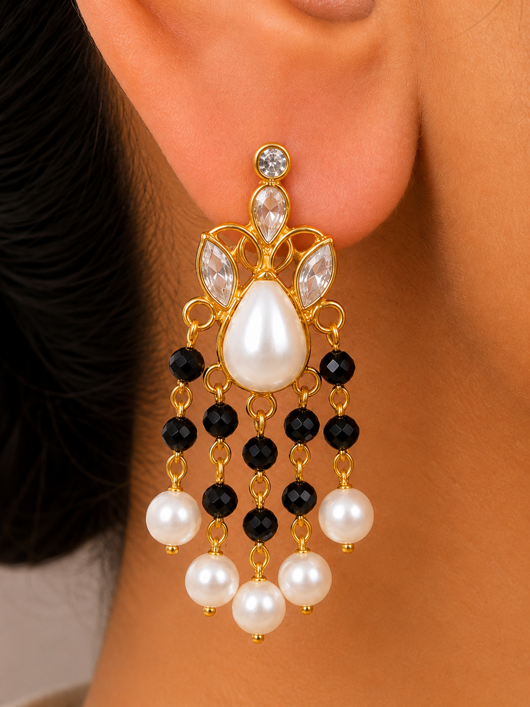 Noor Siyah Pearl Chandeliers