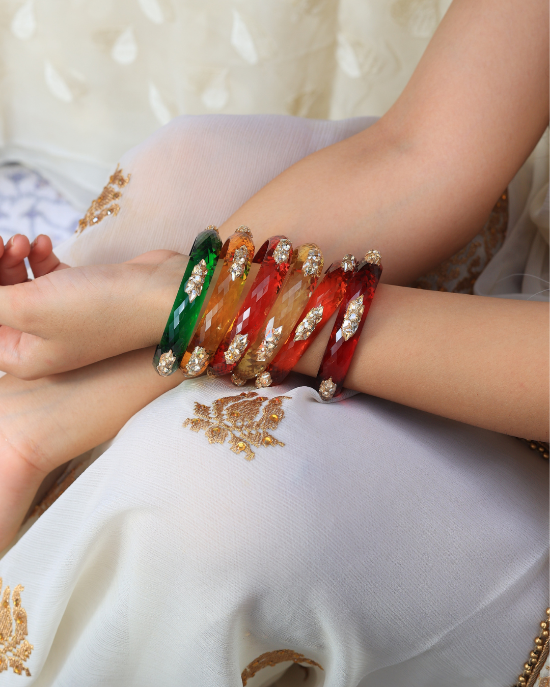 Chhavi Acrylic with Diamond Cutting And Mughal Motif Bangles