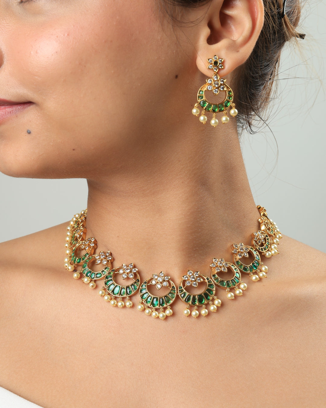 Mahnoor Emerald Kundan Necklace Set