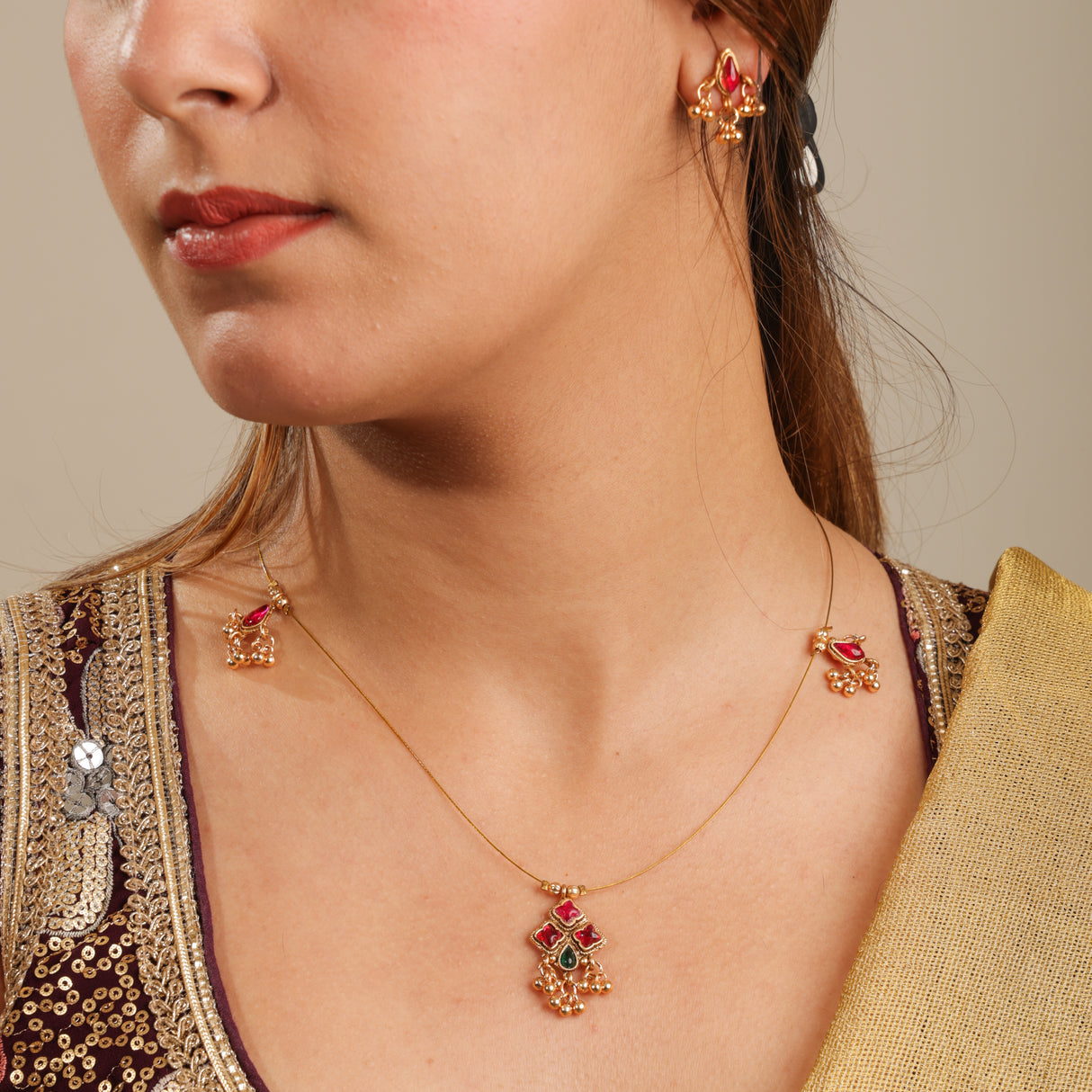 Gajal Minimal kundan necklace