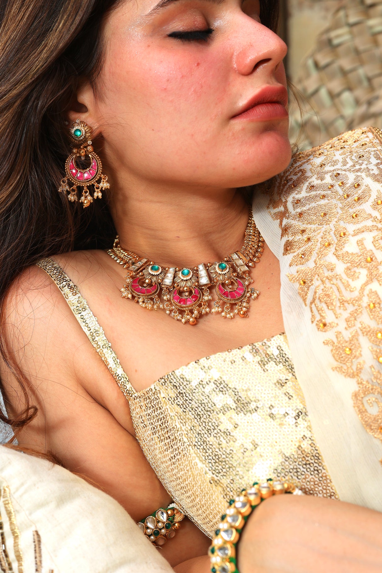 Arpan Temple necklace set in fuschia