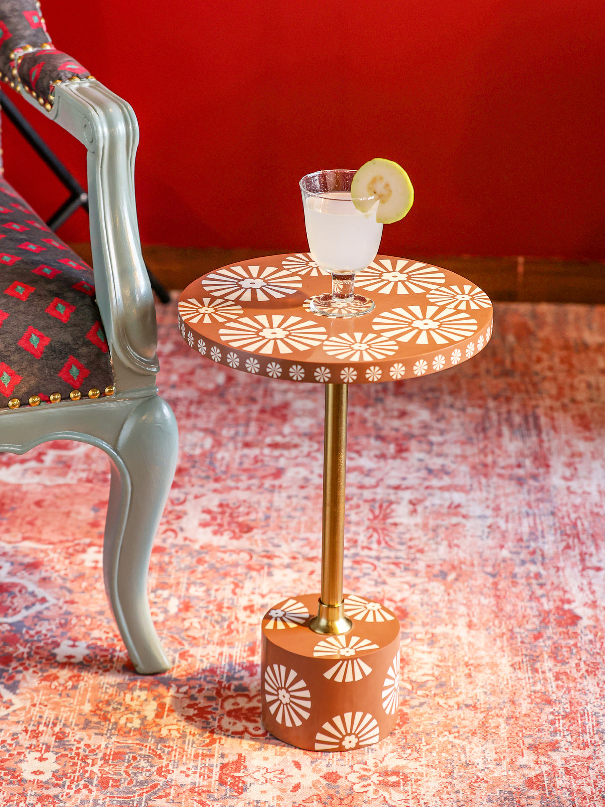 ResinRhapsody: Artisan Elegance in Liquid Luxe Tables