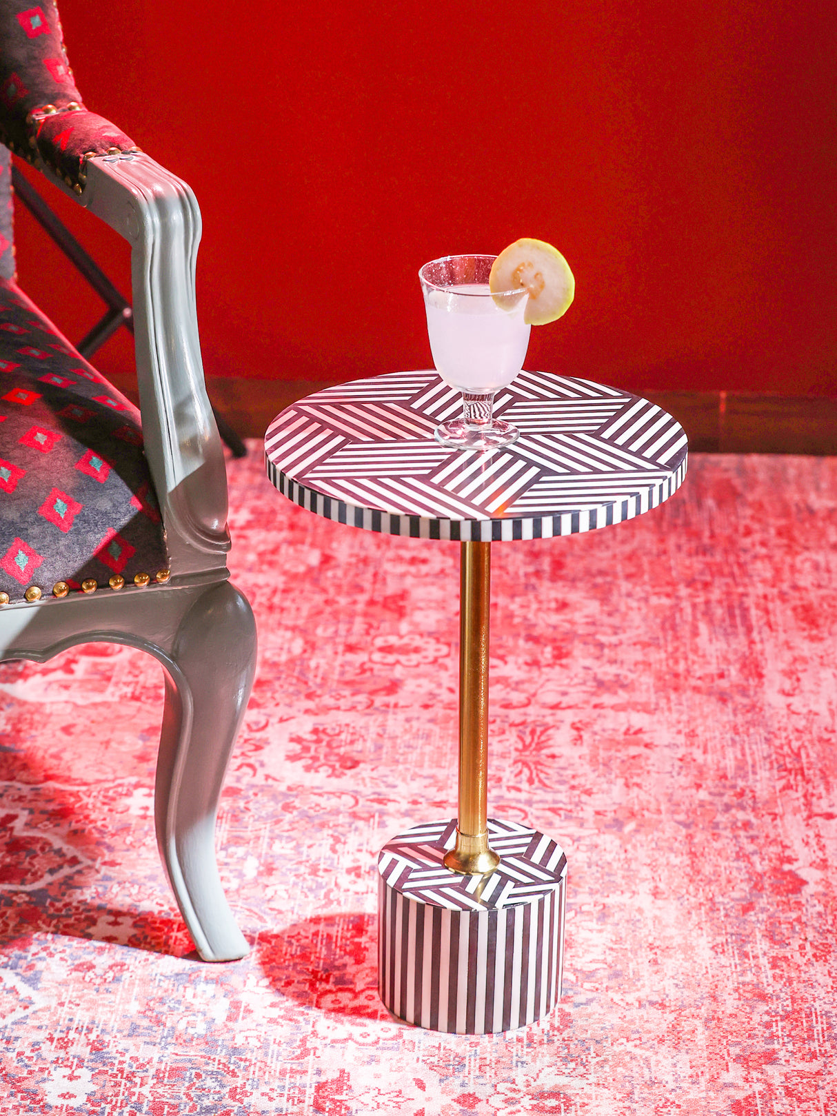 ResinRhapsody: Artisan Elegance in Liquid Luxe Tables
