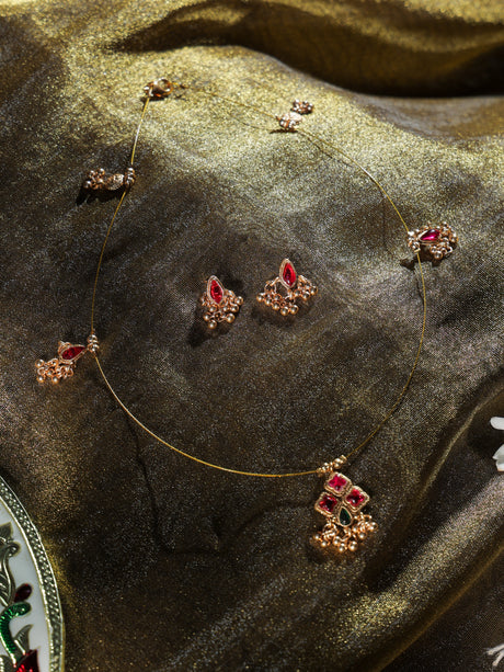 Gajal Minimal kundan necklace