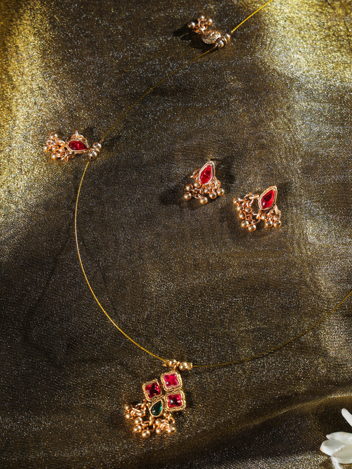 Gajal Minimal kundan necklace