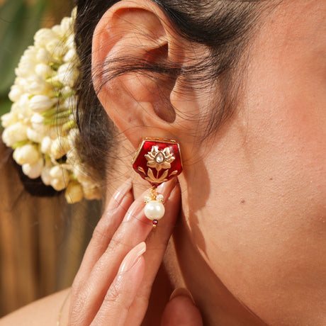 Anvi Lotus Pearl Enamel Pendant Set
