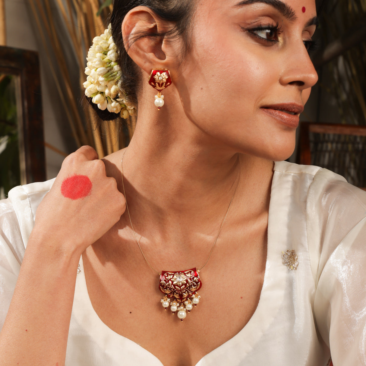 Anvi Lotus Pearl Enamel Pendant Set
