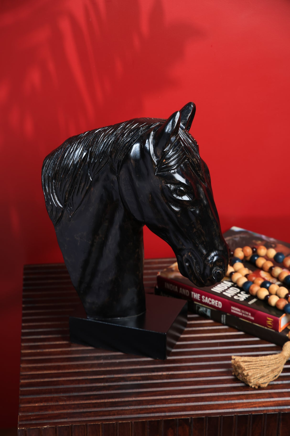 Elegant horse table decor