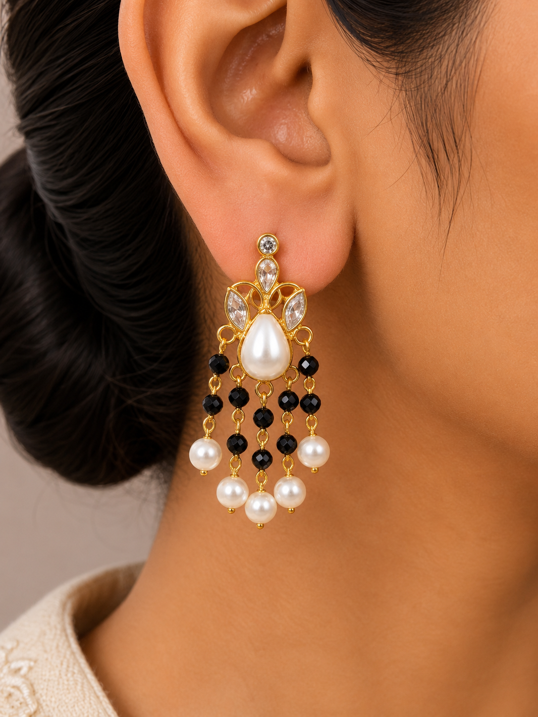 Noor Siyah Pearl Chandeliers