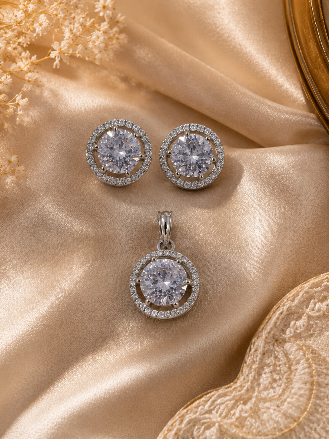 Lily Royal Halo Pendant Set