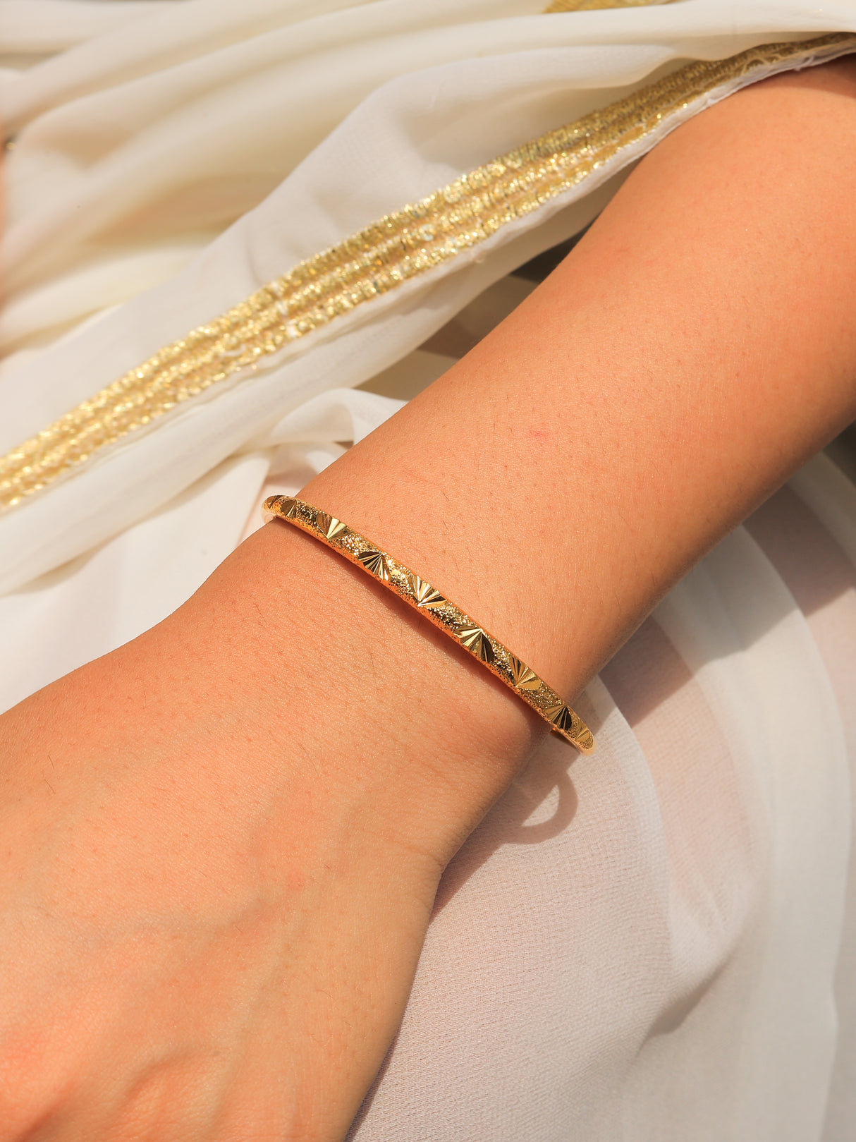 Roshni brass polished bracelet