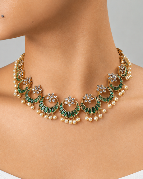 Mahnoor Emerald Kundan Necklace Set
