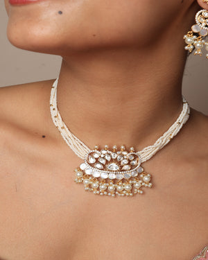 Roohani royal fusion tyaani kundan and mop choker set