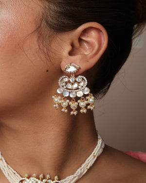 Roohani royal fusion tyaani kundan and mop choker set