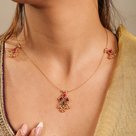 Gajal Minimal kundan necklace