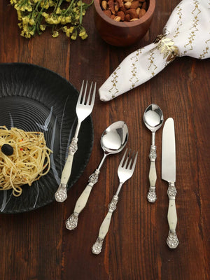 Cutlery - Classic Silver Tone Set of 5