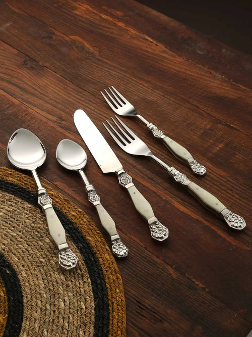 Cutlery - Classic Silver Tone Set of 5