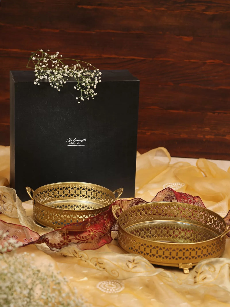 Traditional platter With Mirror Base And Handle Set of 2 In A Gift Box