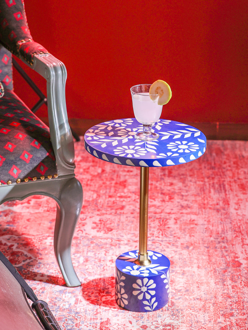 ResinRhapsody: Artisan Elegance in Liquid Luxe Tables