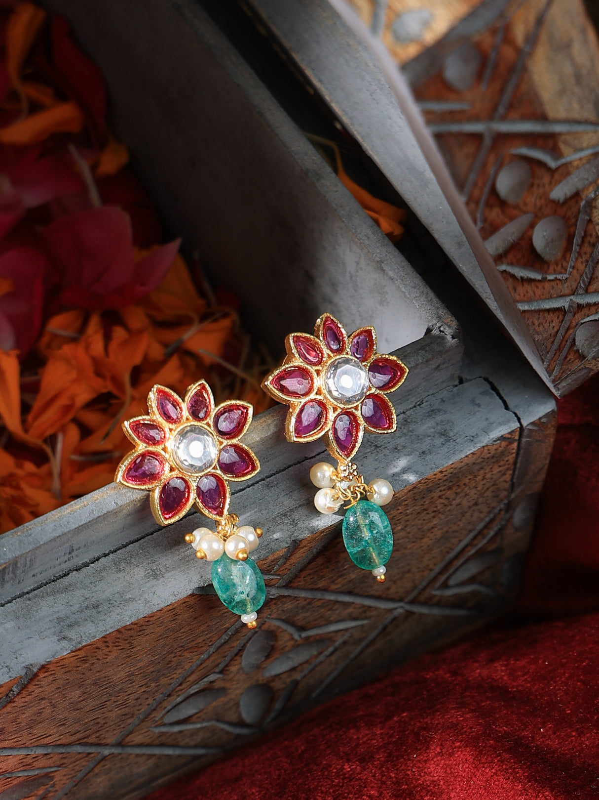 Namya Jadau pendant set