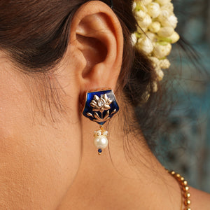 Anvi  Lotus Pearl Enamel Pendant Set