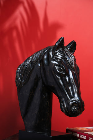 Elegant horse table decor