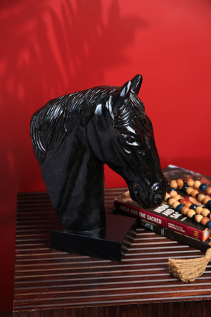 Elegant horse table decor