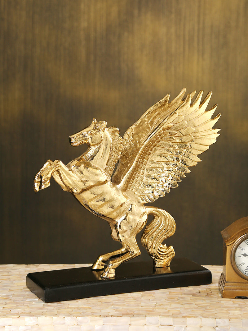 Chic Fauna Tablescape Golden Horse