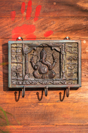 Ganesha wooden panel with hooks - vintage antiq. finish
