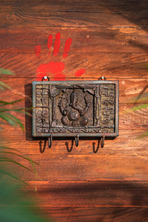 Ganesha wooden panel with hooks - vintage antiq. finish