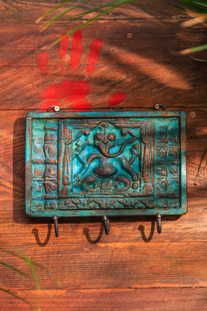 Ganesha wooden panel with hooks - vintage antiq. finish