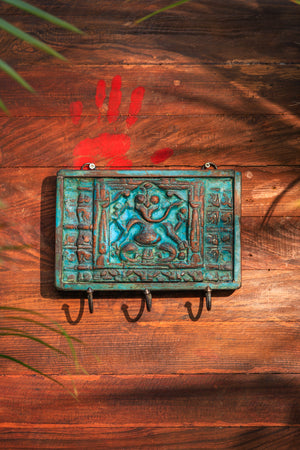 Ganesha wooden panel with hooks - vintage antiq. finish
