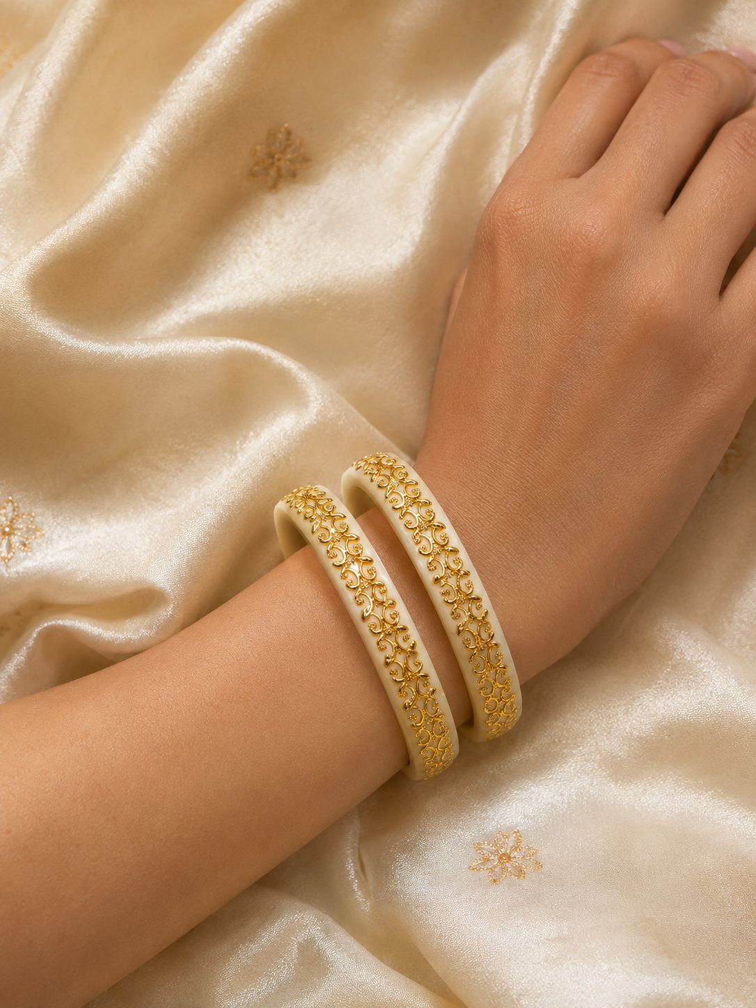 Rajshree Shakha Pola off-white bangles