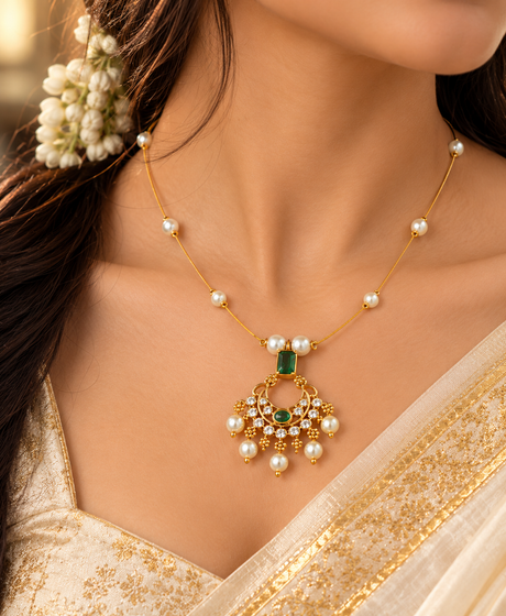 Emerald Noor Pearl Pendant Necklace